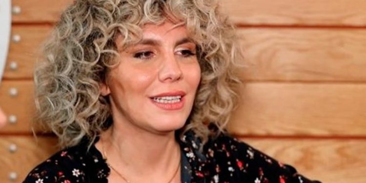 Kedisini kaybeden piyaniste üst araması ve GBT yapıldı zorla gözaltı aracına bindirildi