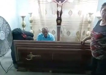 Kendi cenazesinde tabutta 'dirilen' Ekvadorlu kadın öldü