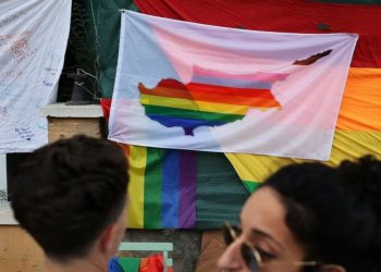 Kıbrıs 'gökkuşağında' birleşti: LGBTİ+'lardan tampon bölgede eylem