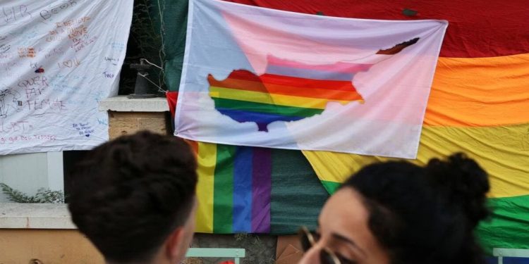 Kıbrıs 'gökkuşağında' birleşti: LGBTİ+'lardan tampon bölgede eylem