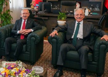 CHP Genel Başkanı Kemal Kılıçdaroğlu ile dün bir araya gelen eski Başbakan Yardımcısı ve eski SHP lideri Murat Karayalçın, görüşmenin detaylarını anlattı.