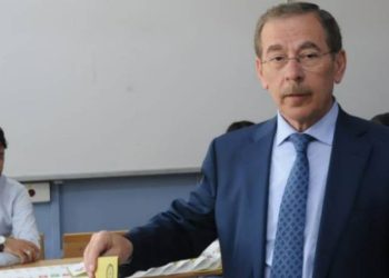Eski AKP’li olan ve son seçimlerde milletvekili adayı gösterilmemesinin ardından CHP’den istifa eden Abdüllatif Şener, tartışma yaratan “Kılıçdaroğlu’na oy vermedim” açıklamasını, kendisine soru yöneltenlerle "kafa bulmak için” yaptığını söyledi.