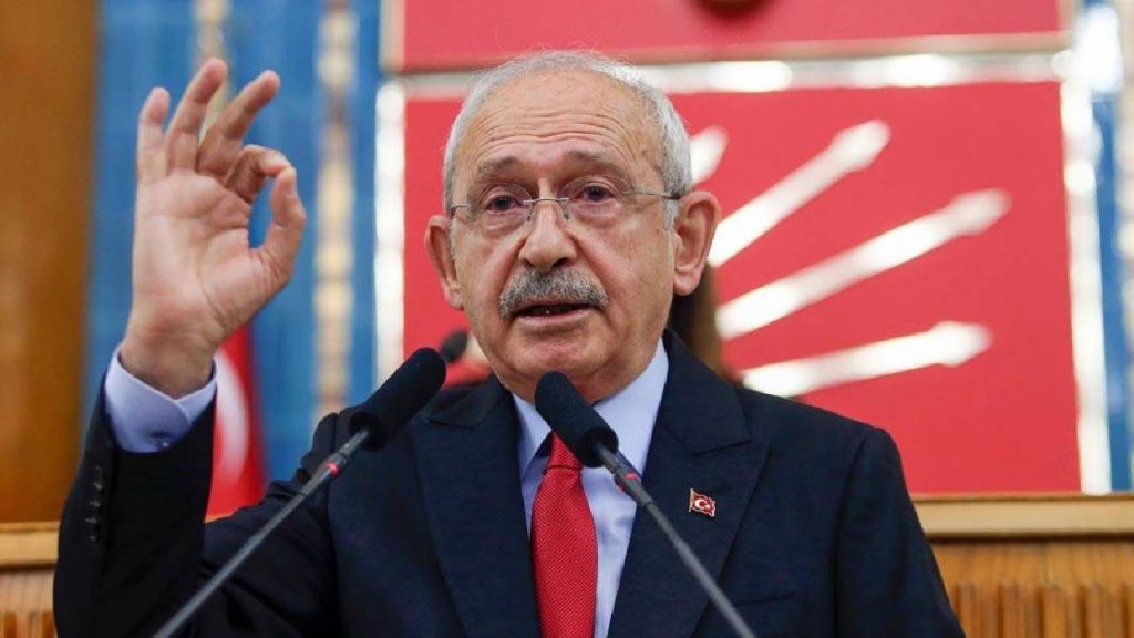 Kılıçdaroğlu’ndan yeni açıklamalar: "CHP, hiç kimseye altın tabak içinde Genel Başkanlığı sunmaz"