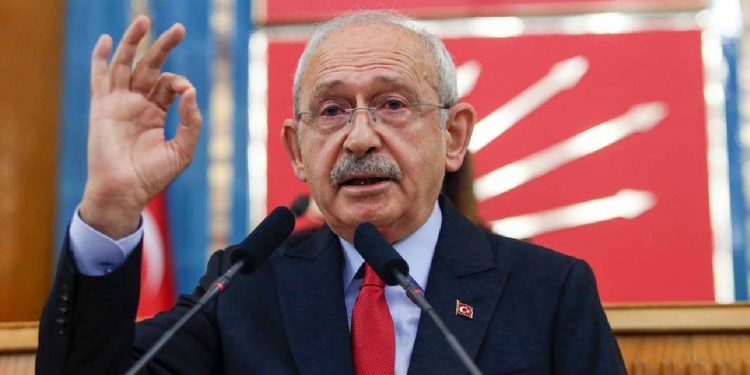 Kılıçdaroğlu’ndan yeni açıklamalar: "CHP, hiç kimseye altın tabak içinde Genel Başkanlığı sunmaz"