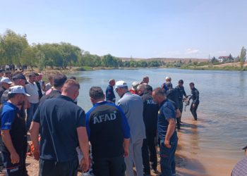 Kızılırmak'a giren üç çocuktan biri boğuldu, ikisi kayıp