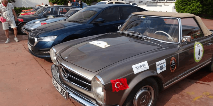 Klasik otomobiller 25. Batı Anadolu Rallisi başladı