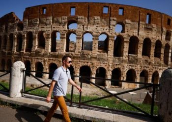 Kolezyum'u anahtarıyla tahrip eden turist aranıyor: Hapis cezası alabilir