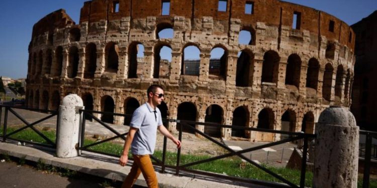 Kolezyum'u anahtarıyla tahrip eden turist aranıyor: Hapis cezası alabilir