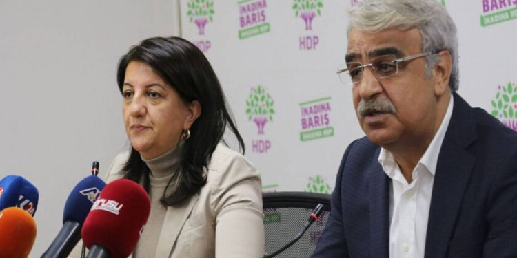 Kongreye giden HDP'de Pervin Buldan ve Mithat Sancar'dan adaylık kararı: Eş genel başkanlar sorumluluğu üstlendi