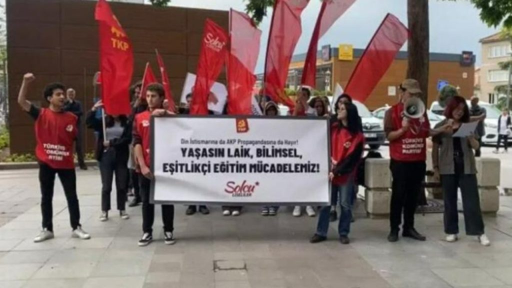 Konya'da TÜGVA protestosu: 'Laikliği sokakta bulmadık'