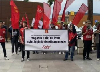 Konya'da TÜGVA protestosu: 'Laikliği sokakta bulmadık'