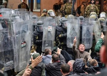 Kosova'nın kuzeyindeki krizi takip eden dokuz gazeteci saldırıya uğradı