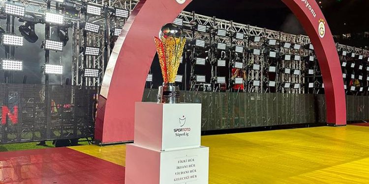 Kupayı yakından görmek isterseniz buradan bakabilirsiniz