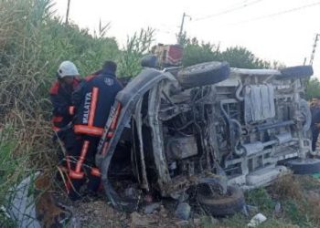 Malatya'da yolcu treni minibüse çarptı: İki yaralı