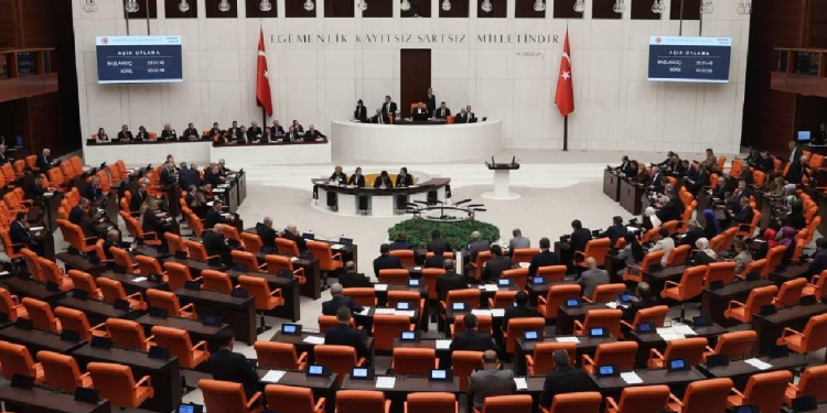 Meclis’te konuşma süresi 3 dakikaya düştü, milletvekilleri tepki gösterdi