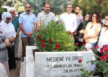 Medeni Yıldırım mezarı başında anıldı