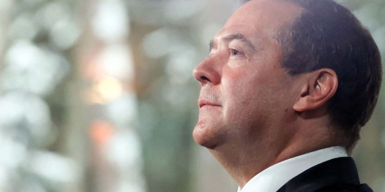Medvedev: Ukrayna'nın karşı saldırısı başladı gibi görünüyor