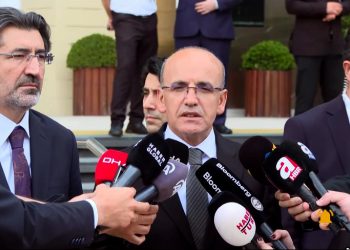 Mehmet Şimşek: TL’nin istikrarlı olması, dolarizasyon belasından kurtulmak için en etkili çözüm