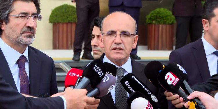 Mehmet Şimşek: TL’nin istikrarlı olması, dolarizasyon belasından kurtulmak için en etkili çözüm
