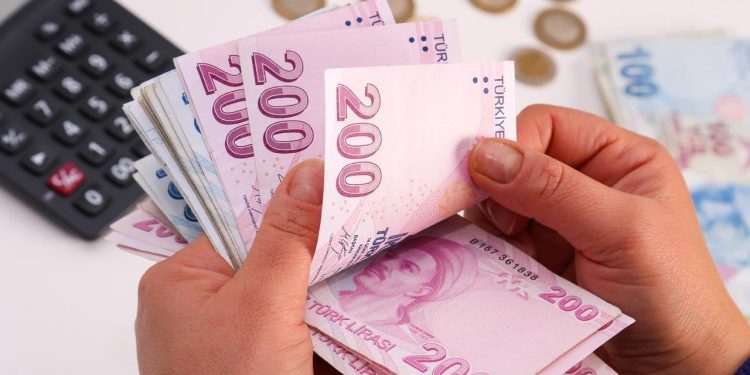 Memur ve emekli maaş zam teklifi bayram sonrası Meclis'e geliyor: Kademeli formül masada