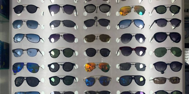 Yaz aylarında göz sağlığınızı kaybetmeyin: Merdiven altı gözlükler risk yaratıyor