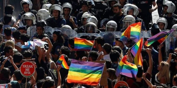 Metroya 'Onur Haftası' düzenlemesi: Taksim ve Şişhane'de durmayacak