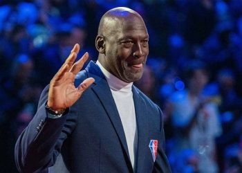 Michael Jordan, Charlotte Hornets'ı satıyor!