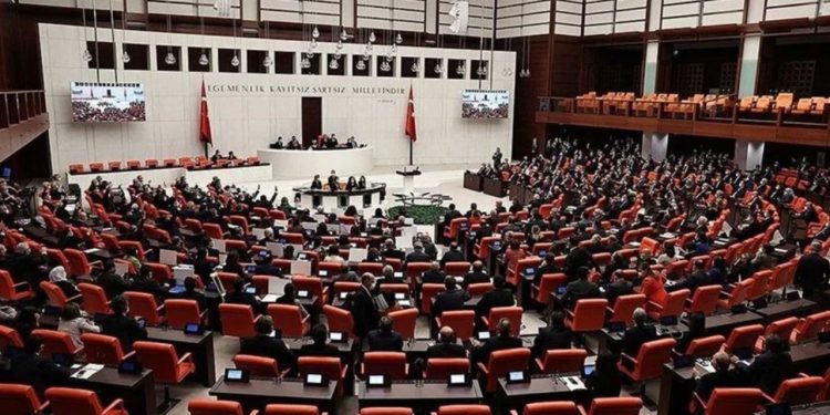 Milletvekilleri kayıt yaptırıyor