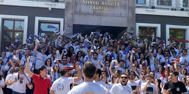 Mülkiyeliler, İnek Bayramı yasağını protesto etti: Yaşasın Mülkiye, kahrolsun istibdat