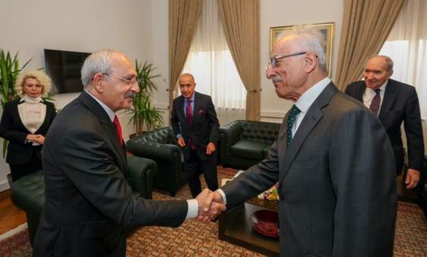 Eski SHP Genel Başkanı ve eski bakanlardan Murat Karayalçın, Twitter’dan yayımladığı seçim değerlendirmesinde, "Adil olmayan bir seçimde alınan yüzde 48’lik oy ciddi bir kazanım olarak görülmelidir. Partimizin, dört parti ile birlikte, yüzde 25 dolayında oy alabilmiş olması ciddi bir başarısızlık olarak görülmelidir" dedi.