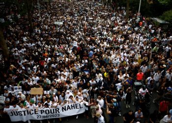 Nanterre'de binlerce kişi polisin öldürdüğü genç için yürüdü: Eylemi Nael'in annesi organize etti