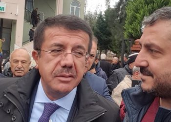 Nihat Zeybekçi trafik kazası geçirdi