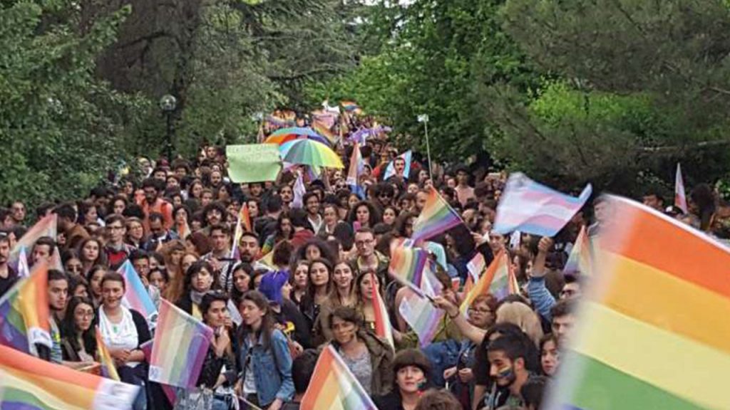 ODTÜ yönetimi 'imajımız bozulur' gerekçesiyle Onur Yürüyüşü'nü yasakladı