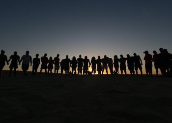 Oğlu Türkiye'yi terk eden CHP'li vekil: Bu ülke bunu hak etmiyor