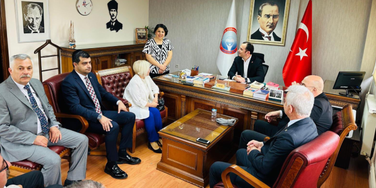 Öğretmen maaş açlık sınırının altına düştü: Kentlerde çalışacak öğretmen kalmayacak!