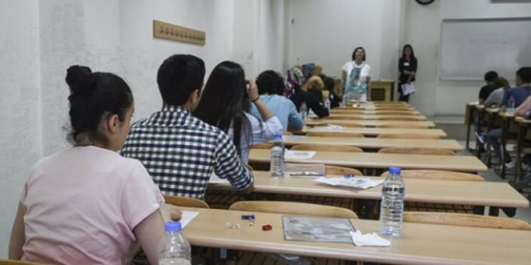 Öğretmenlerin ücreti yetersiz kaldı, YKS'de imamlar gözetmen oldu: 'Sınav güvenliğini düşürüyor'