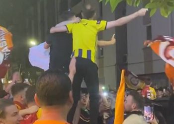 Ordu’da Fenerbahçeli bir taraftar, Galatasaray’ın şampiyonluğunu kutladı