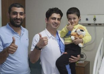 Örümcek Adam’a özenip 5’inci kattaki pencereden atladı