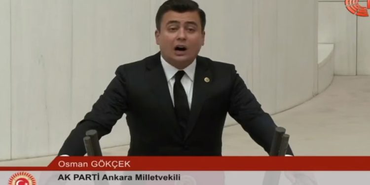 Osman Gökçek milletvekili yeminini yanlış okudu, Bahçeli tekrarlattı