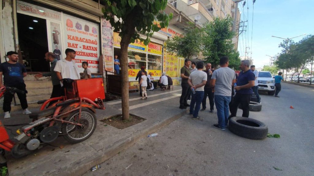 Oyun oynayan çocukları darbedenleri uyaran baba ve oğul, silahla vuruldu