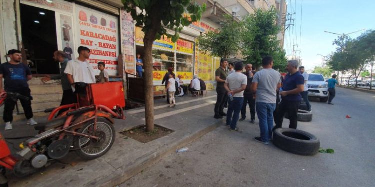 Oyun oynayan çocukları darbedenleri uyaran baba ve oğul, silahla vuruldu