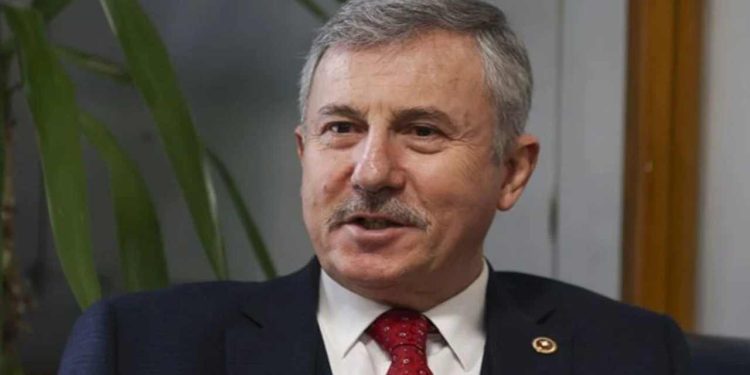 Özdağ: AK Parti bize biraz fazla vekil verirse biz üç grup kurarız