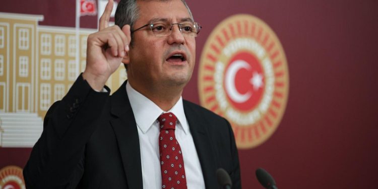 Özgür Özel'den 'CHP liderliğine aday mısınız?' sorusuna yanıt: Sorumluluk almaktan kaçmayacağım