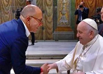 Papa'dan Türk sanatçıya davet