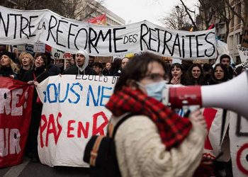 Paris'te emeklilik reformu karşıtı protestoda 28 kişi gözaltına alındı
