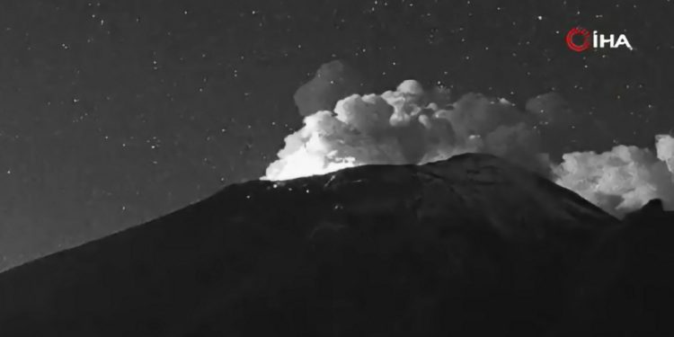Popocatepetl Yanardağı'nda 3 yeni patlama