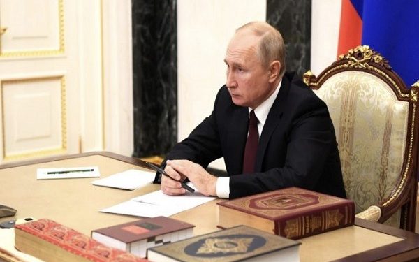 Putin: Bazı ülkelerin aksine Rusya'da Kuran'a saygısızlık suçtur