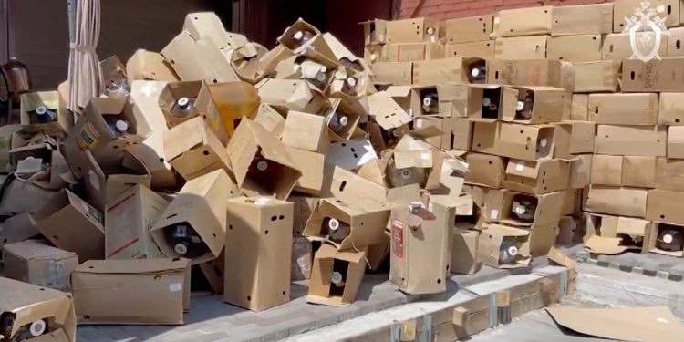 Rusya'da sahte elma şarabından ölenlerin sayısı 30'a yükseldi