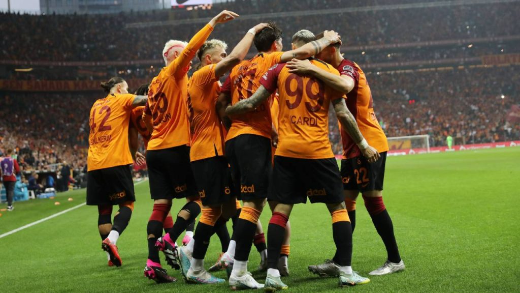 Şampiyon Galatasaray, Fenerbahçe'yi farklı sonuçla yendi: Dev derbide 3 gol