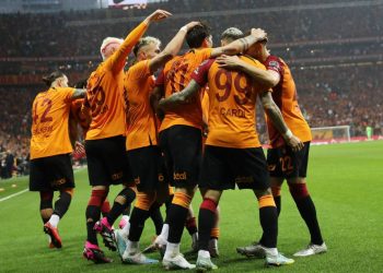 Şampiyon Galatasaray, Fenerbahçe'yi farklı sonuçla yendi: Dev derbide 3 gol